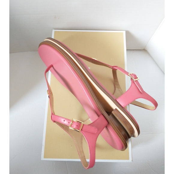 New! MICHAEL KORS Mallory MK Logo Leather Thong T-Strap Sandals Light Berry - Picture 4 of 5